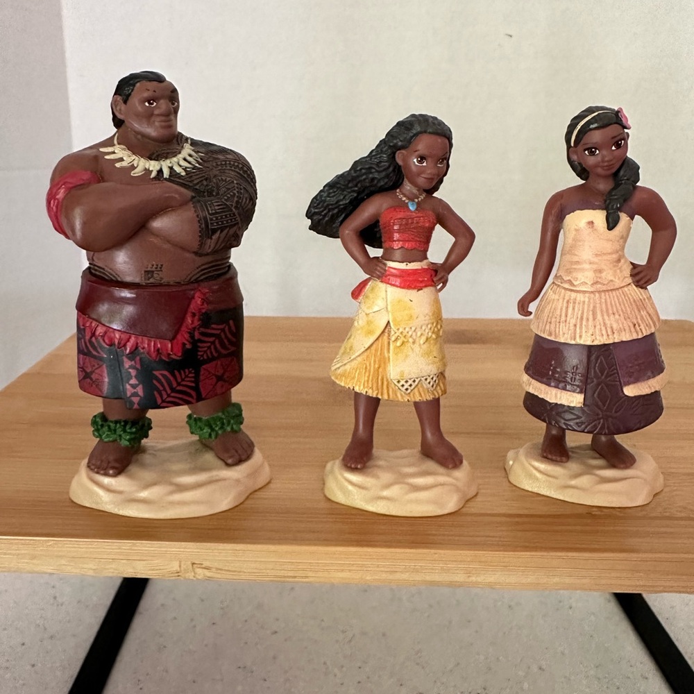 Disney's Moana Figures Set Sina, Chief Tui, Moana! 4” PVC. Disney Collectibles!